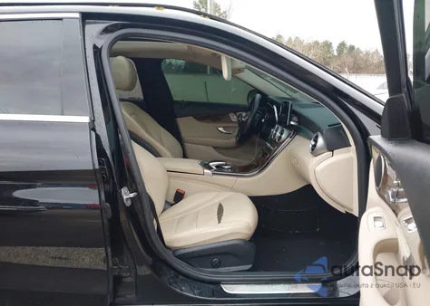 2016 Mercedes-Benz C 300 из США, поврежденный, VIN 55SWF4JB4GU167147